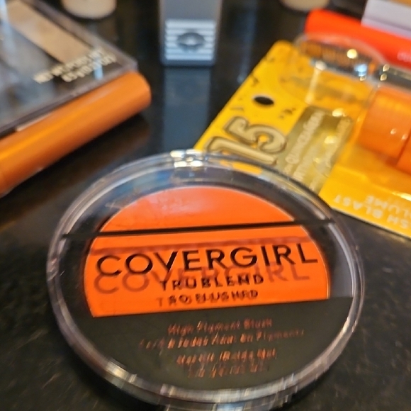 COVERGIRL MAKE UP COLLECTION